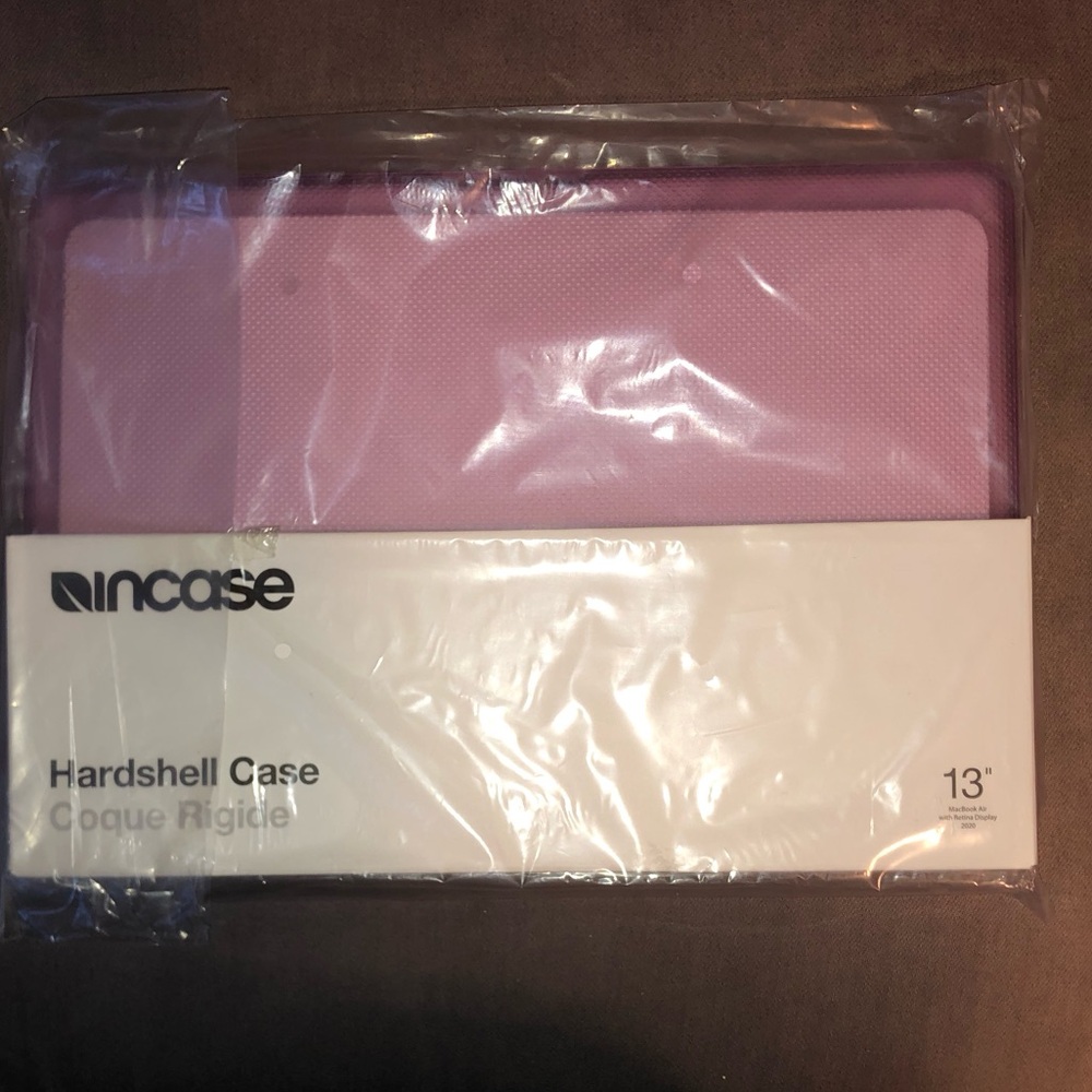 New hard shell incase (case only) fits 13” MacBook Air  2020; not the computer.